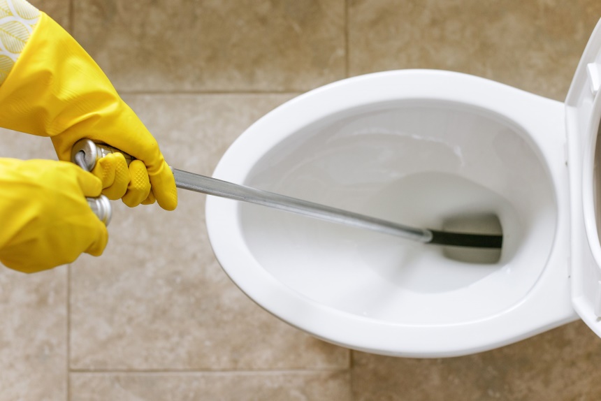 How to Unclog a Toilet with Poop in It With or Without a Plunger